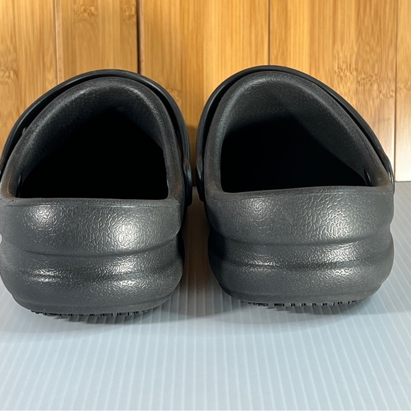 NWOT Crocs Black Bistro Clogs Unisex-Adult Slip Resistant Work Shoes Men 9 W 11 - Picture 9 of 11